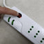 Alargador Zapatilla Protector Sobre Voltaje 1400j Microlab Color Blanco